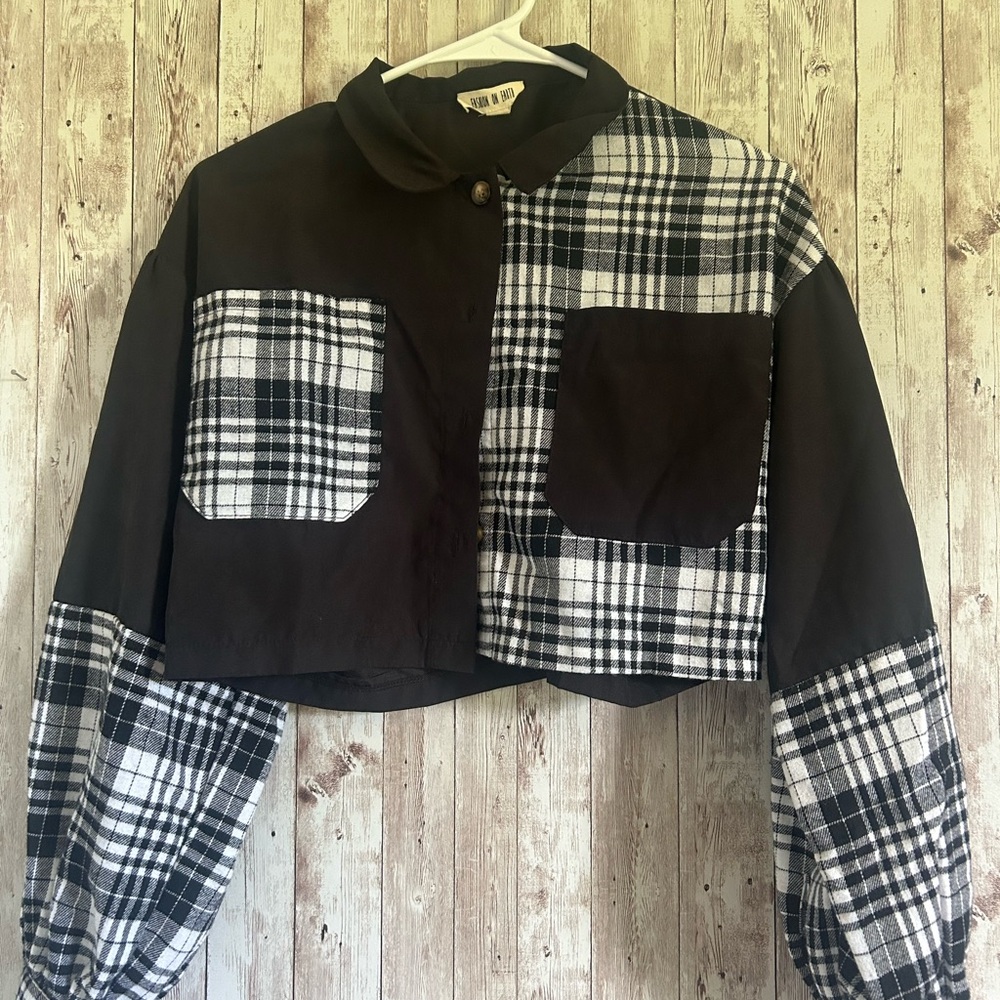 Dry Goods Plaid Black and White Cropped Long Sleeve